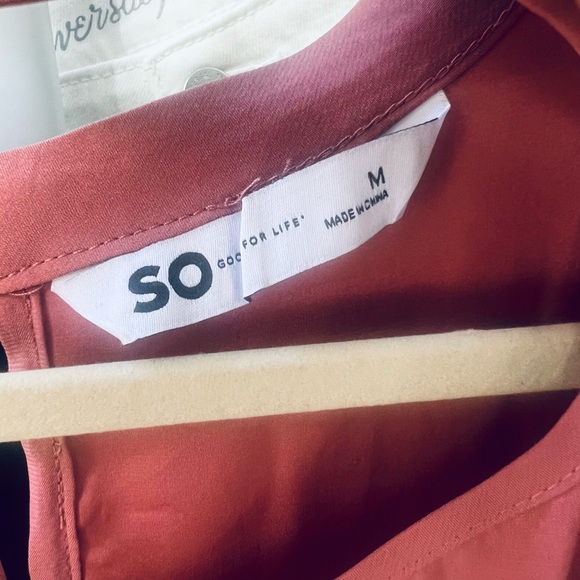 Peachy Cut-Out Keyhole Casual Blouse - Picture 4 of 5